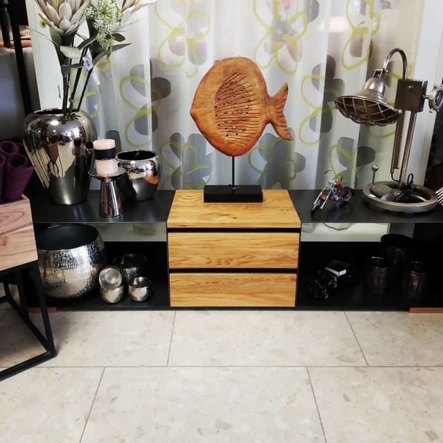 Etwas zuviel Dekor, oder? #kitsch 😅

#furniture #interiordesign #homedecor #steelfurniture #design #interior #furnituredesign #home #architecture #interiors #homedesign #art #livingroom #wood #mebel #vintage #luxury  #interiordesigner #woodworking #designer #m #style #bhfyp
#f4f #innovation #instastyle